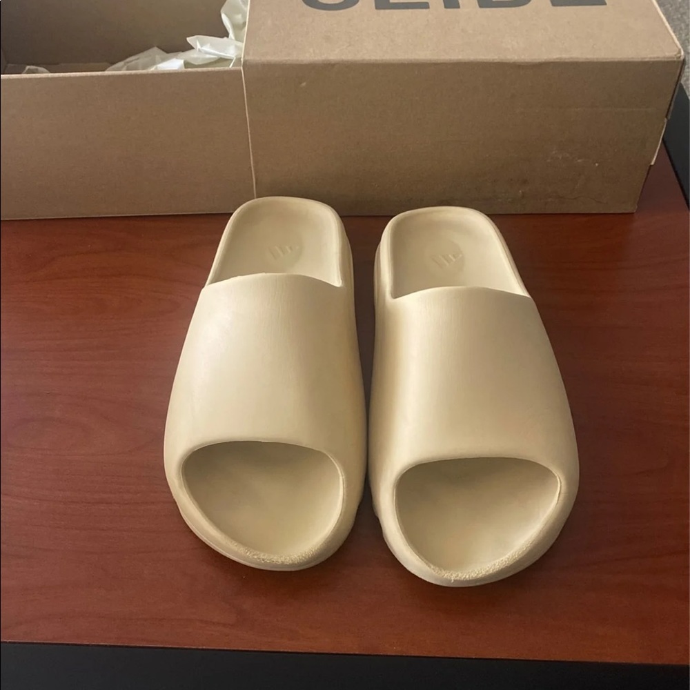 Yeezy Slide ‘Pure’